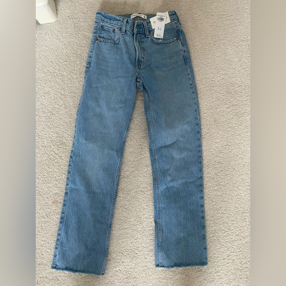 NWT Abercrombie mid rise 90s straight jeans